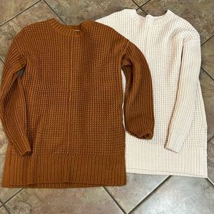 2ladies sweaters for 20 ..sale  sale..mediums